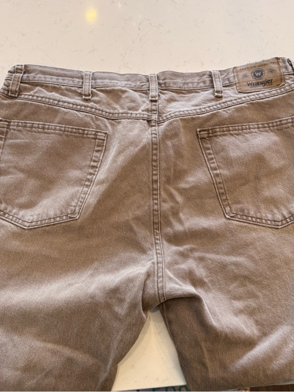 Wrangler Authentic Straight Jeans in Taupe